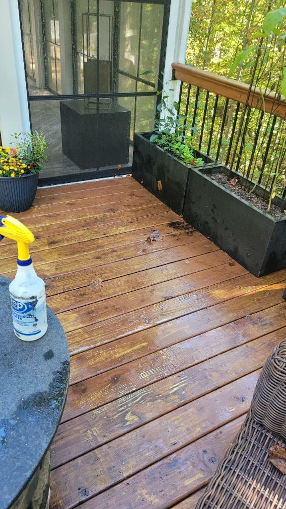 Expert Deck Cleaning and Maintenance in Alpharetta, GA - Plus Housewashing & Driveway Services